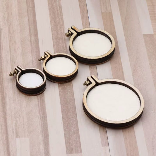 Mini StitchHoops – Kleine Holzrahmen für Stickschmuck, Anhänger & kreative Deko
