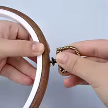 StitchHoops – Dekorative Stickrahmen in Holzoptik für deine Stickprojekte